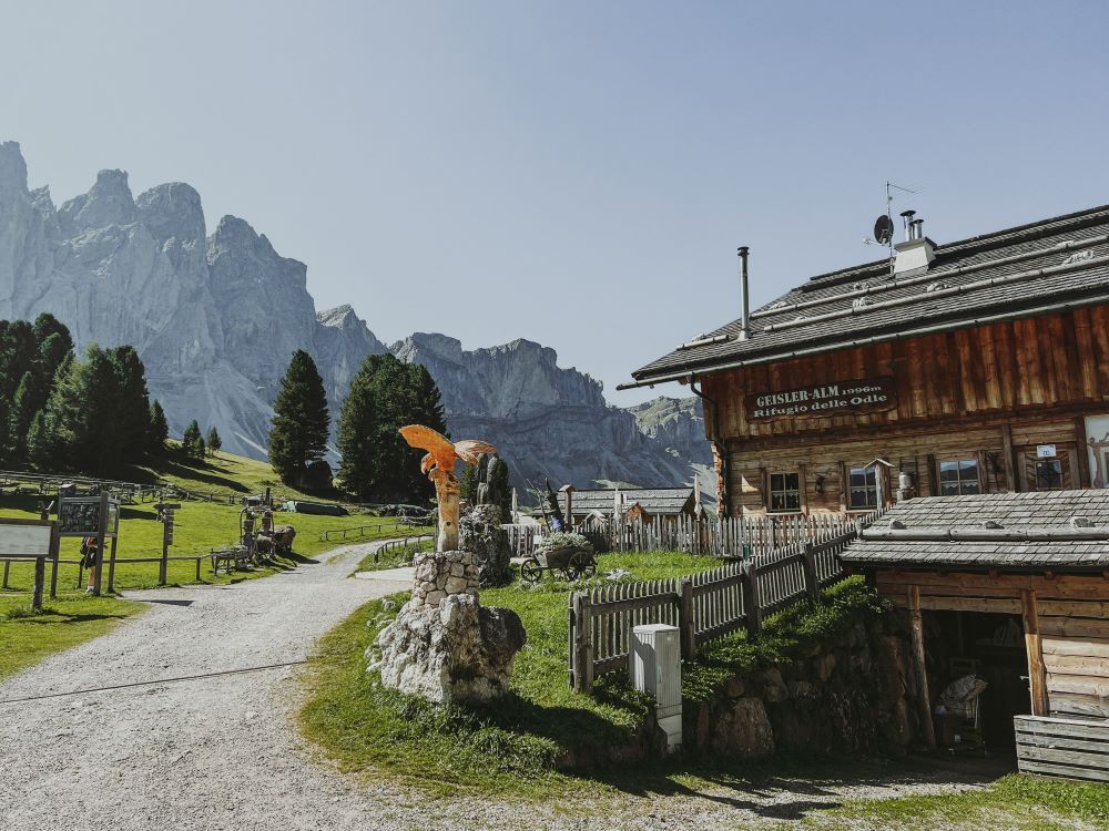 refugio en la montaña en dolomitas